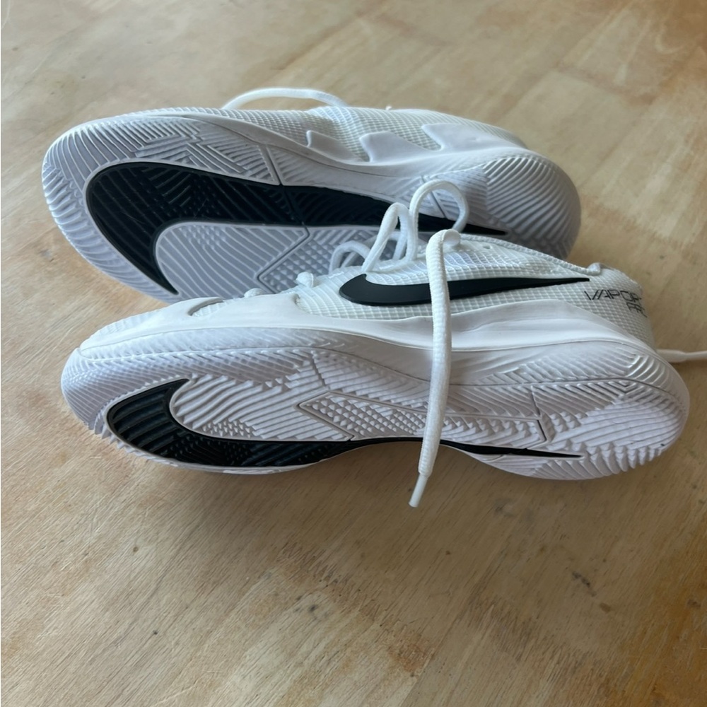 Nike Vapor Pro white running shoe size 2